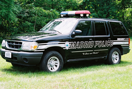 2000 Ford Explorer - Streethawk lightbar, new 2002 markings